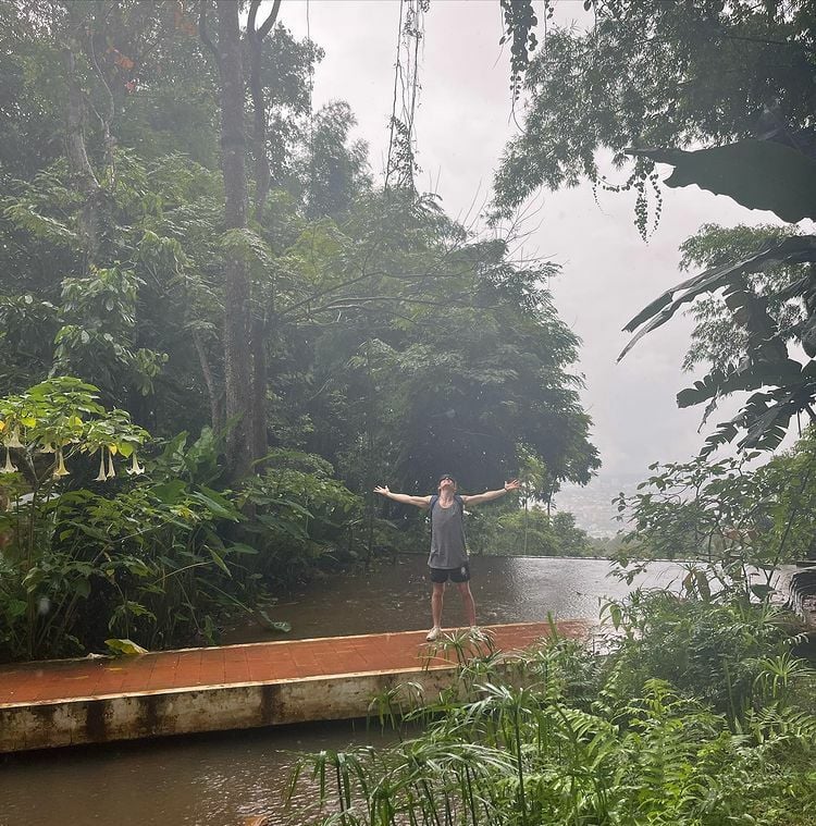 UK student conquers mountain in Thailand blindfolded