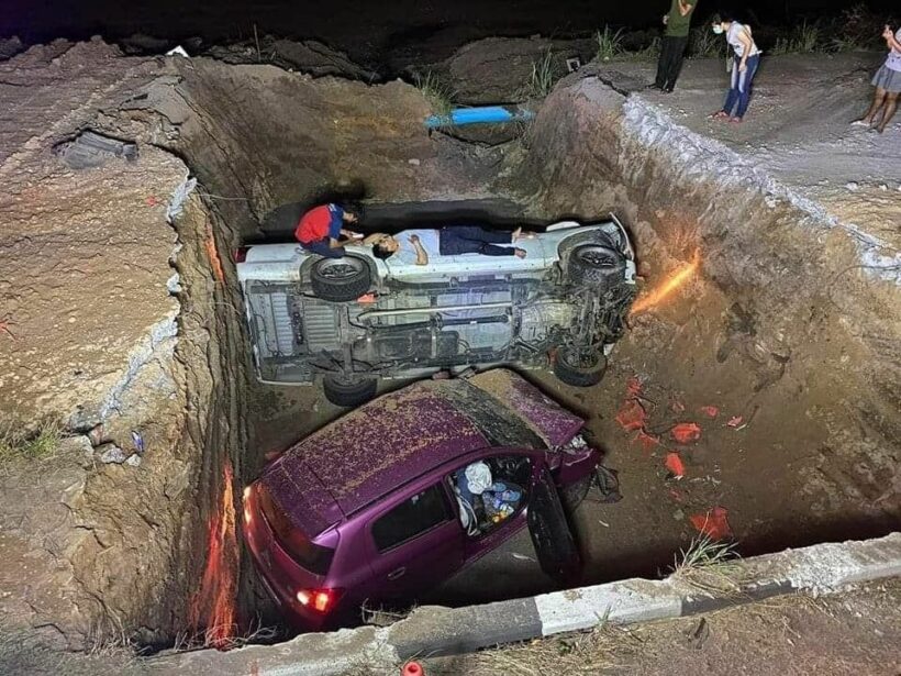2 cars drive into hole