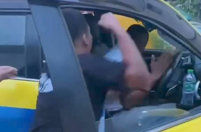 Pervy taxi driver allegedly kisses young female passenger in Pattaya