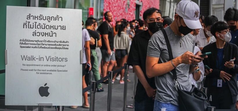 Eager customers line up for iPhone 14 in Bangkok