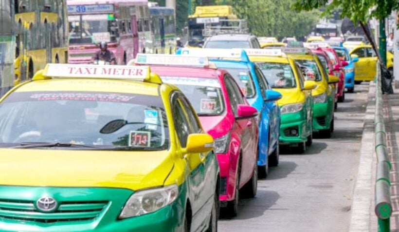 Phuket taxis fined for yet another fight in front of customers