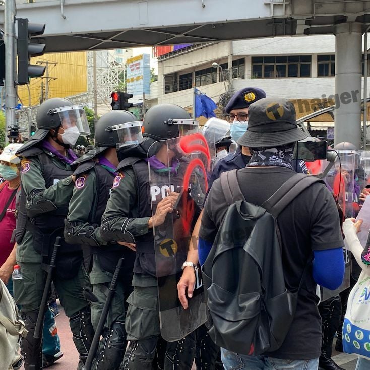 APEC 2022: Protesters clash with riot police in Bangkok, Thailand