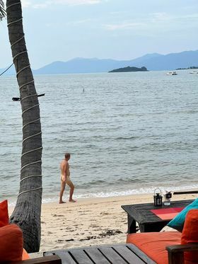 VIDEO: Naked Russian man walks around with erection in Koh Samui | News by Thaiger VIDEO: Naked Russian man walks around with erection in Koh Samui | News by Thaiger