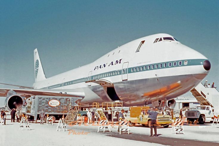 Last jumbo - the last Boeing 747 leaves the gate | Thaiger