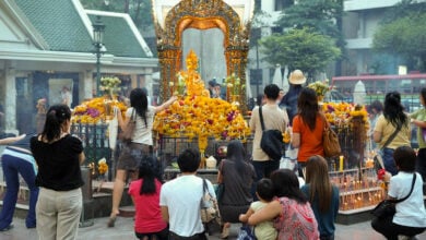 Vendors at Bangkok shrine condemned for overcharging Chinese tourists