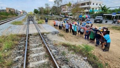 Locals point out dangerous railway crossing in central Thailand