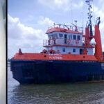 4-metre waves off Pha Ngan capsize tugboat, crew rescued | Thaiger