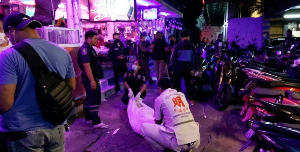 Tourist collapses and dies on Pattaya’s major party road