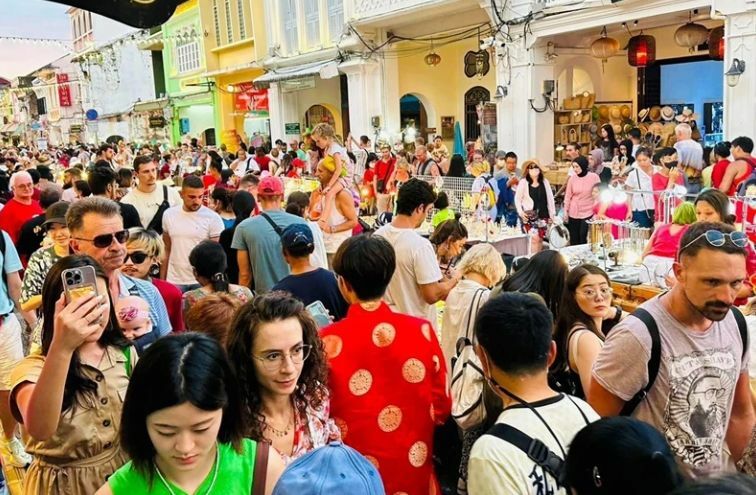 Over 158,000 tourists in Phuket for Chinese New Year, officials say