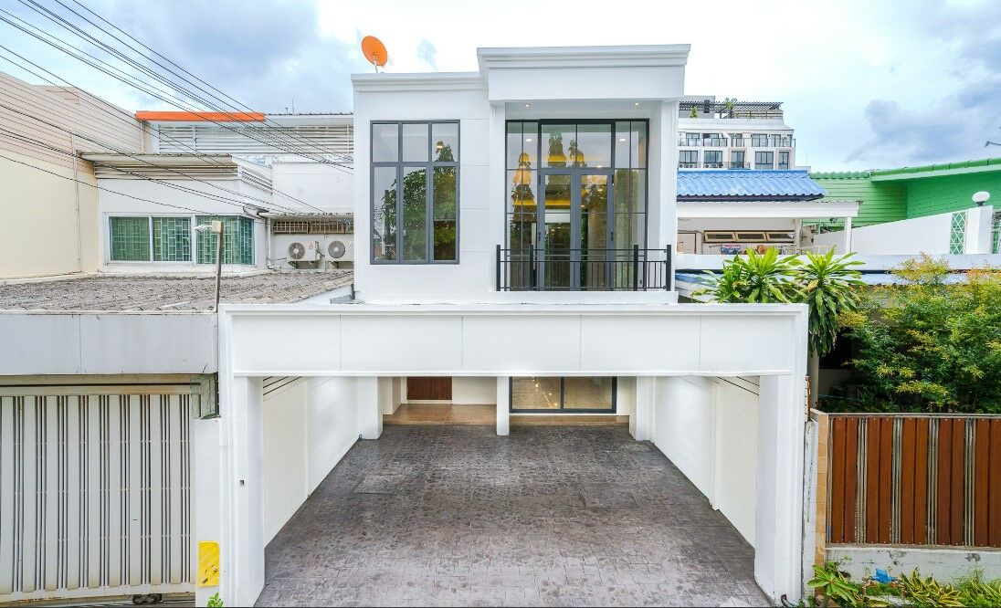 Check out these amazing houses in Bangkok's posh areas - All under 800,000 USD! | News by Thaiger