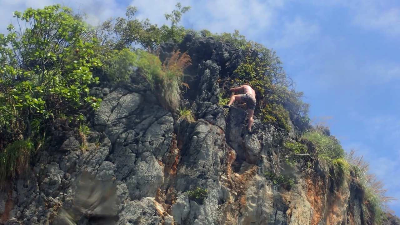 Foreign tourist under investigation for free climbing in southern Thailand