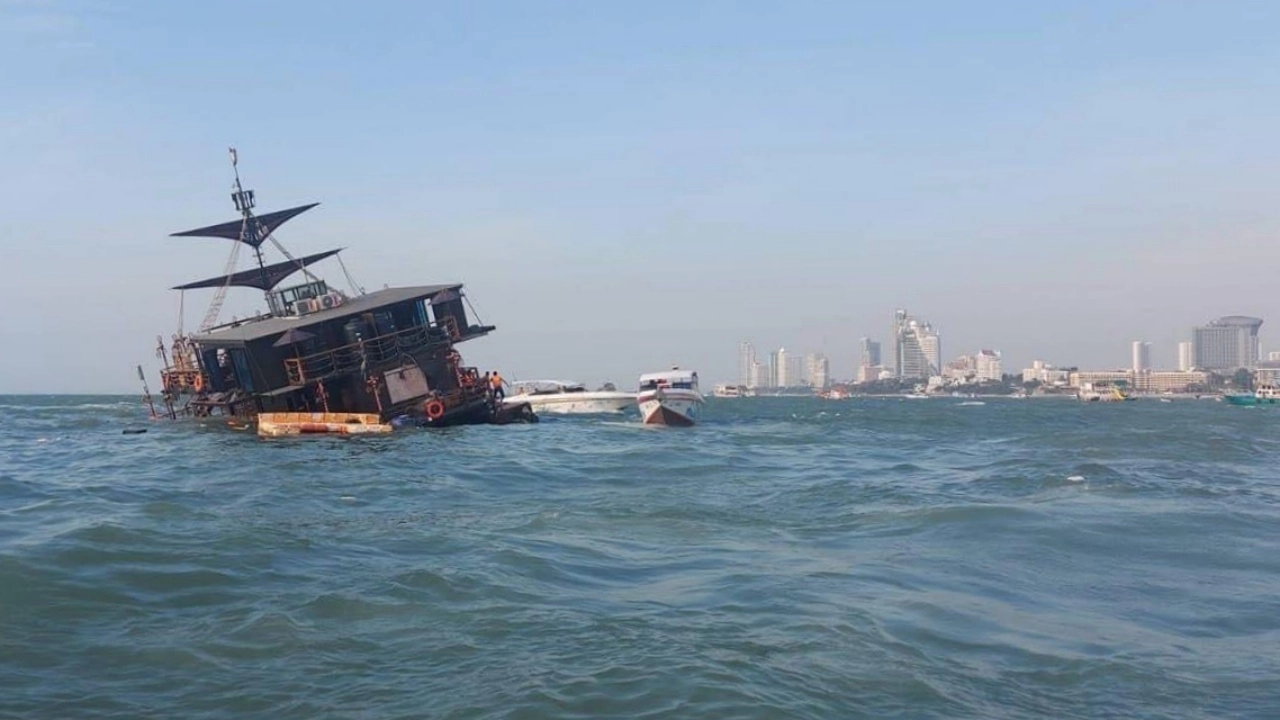 Pirate ship restaurant capsizes in Pattaya