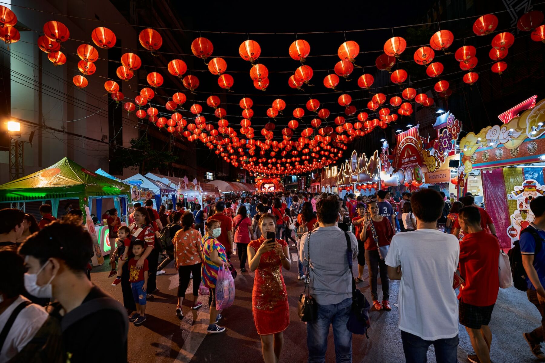 Icon Siam marks Chinese New Year with Thailand's longest lantern