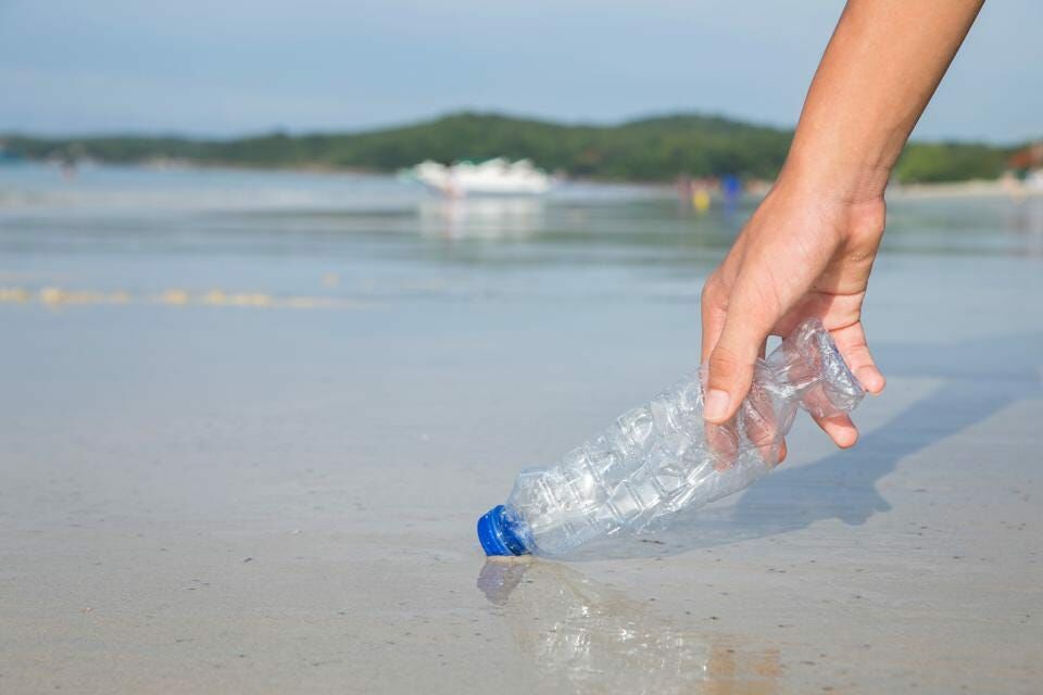 Swedish ‘plogging’ trend reaches Koh Lanta, Thailand