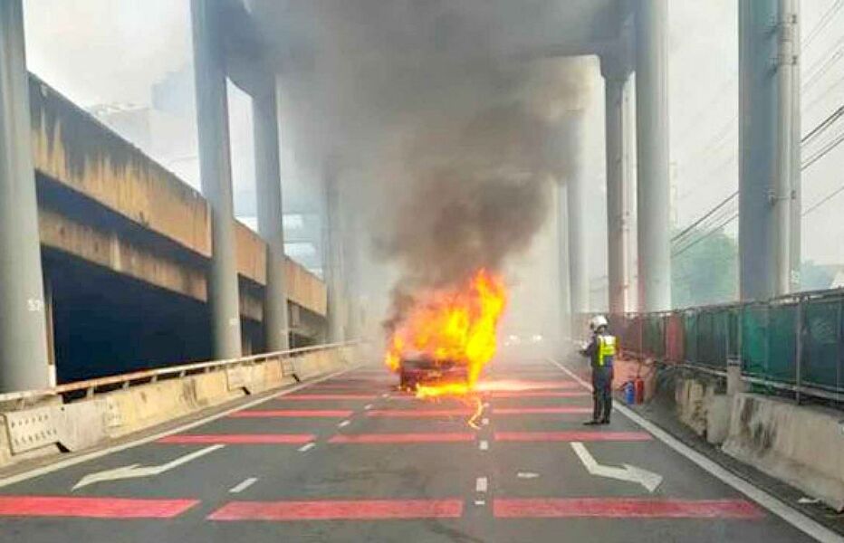 Car fire stops traffic on central Bangkok motorway