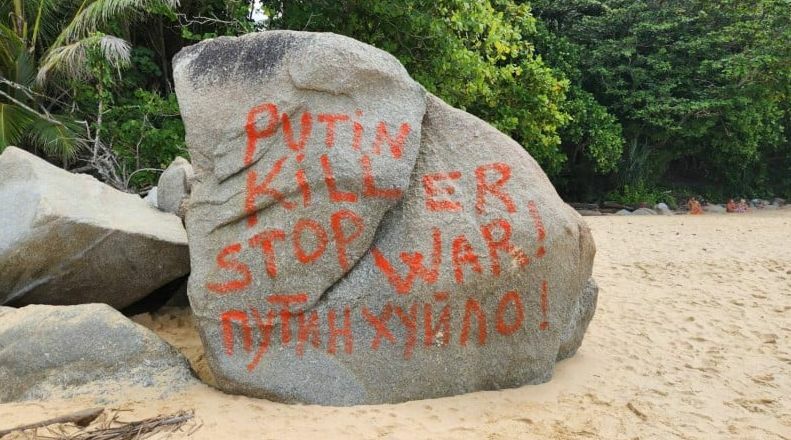 Graffitist spray paints anti-Putin slogan in Phuket