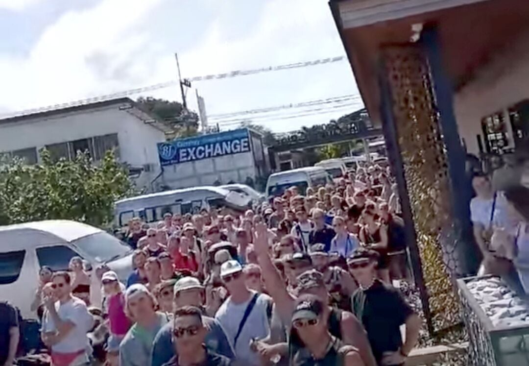 Crowds at Big Buddha Pier on Koh Samui pack onto the Haad Rin Queen Ferry to Full Moon Party (via Facebook)