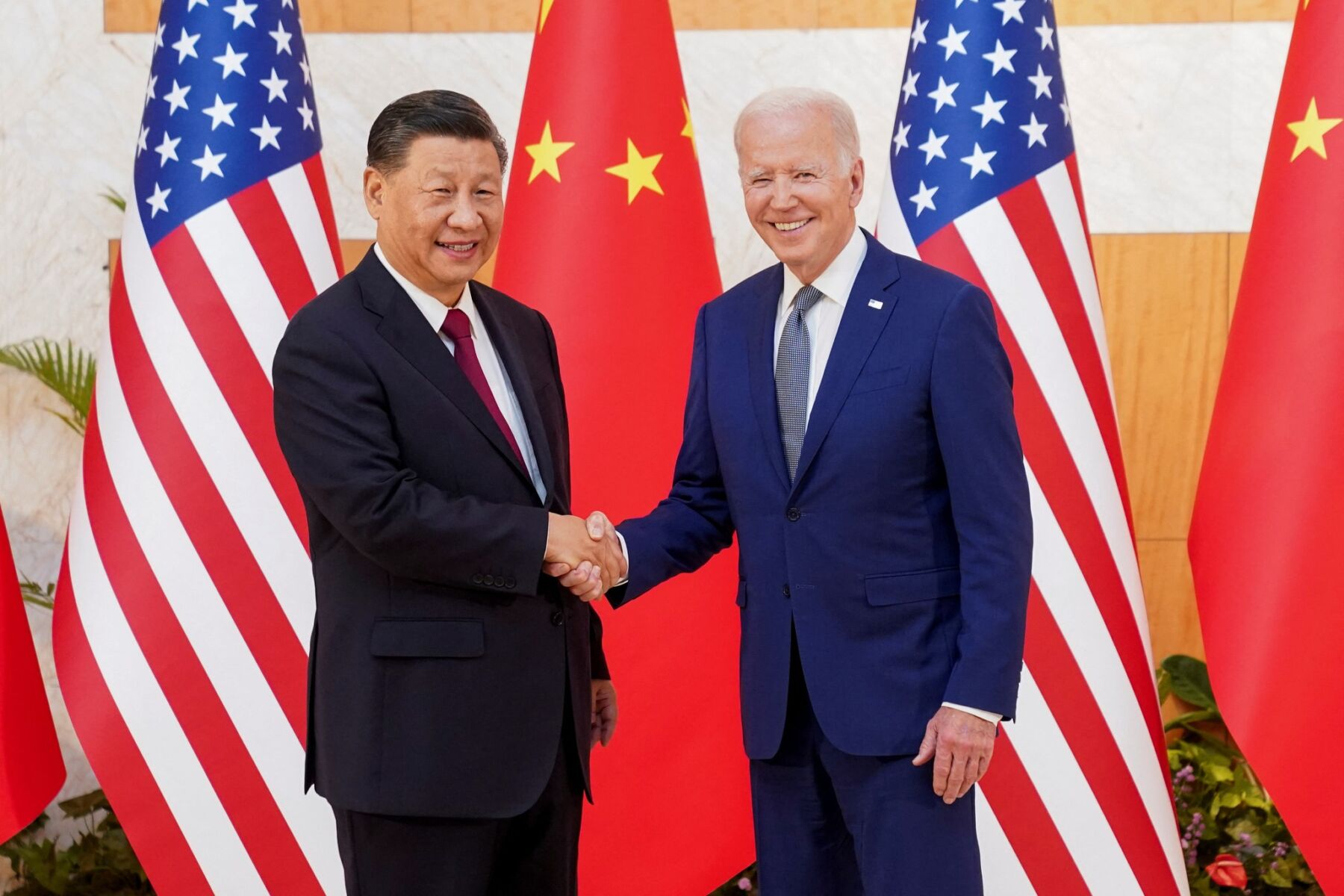 Rogue balloons shot down in the US were not Chinese spy devices, says Biden (video)