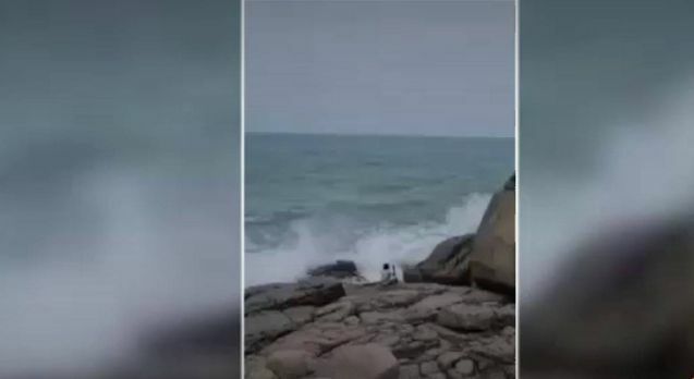 Large waves wash away Burmese man in Koh Samui