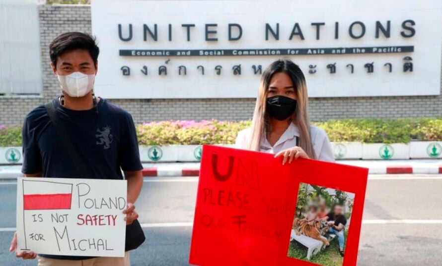 Thai woman protests agains Polish husband’s deportation in Bangkok