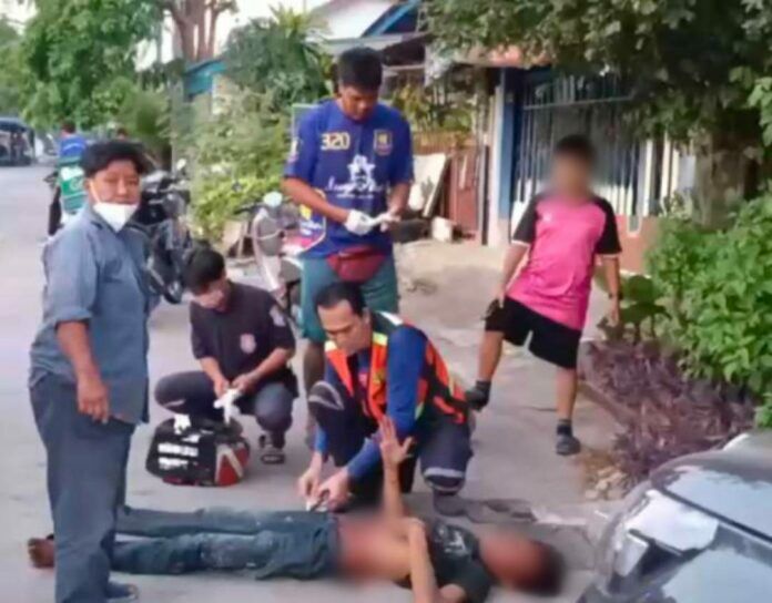 Intoxicated Chon Buri man stabs himself in front of terrified passersby