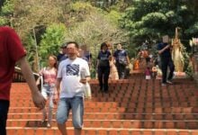 Foreign man condemned for drinking beer in Chiang Mai temple