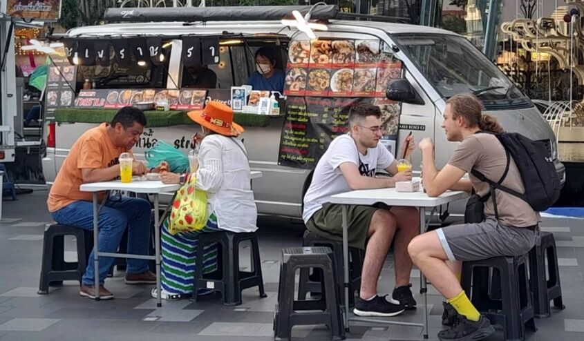 Thai officials look to food trucks to draw tourists