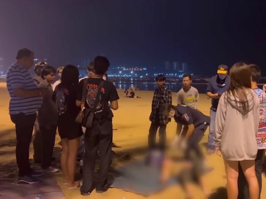 Police hunt for cowardly thug who hit Thai girlfriend with gun on Pattaya Beach