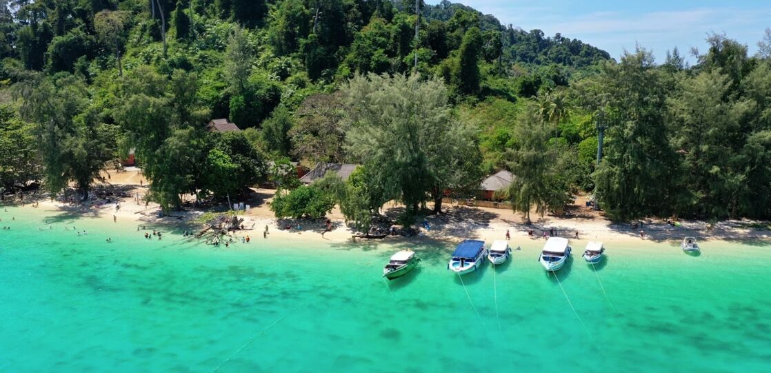 Trang governor reveals plans to develop Koh Kradan, the ‘best beach on earth’