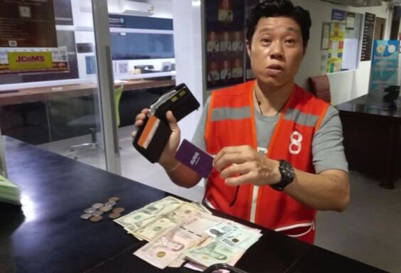 Kind Pattaya motorcycle taxi rider returns tourist’s wallet with 13,000 baht