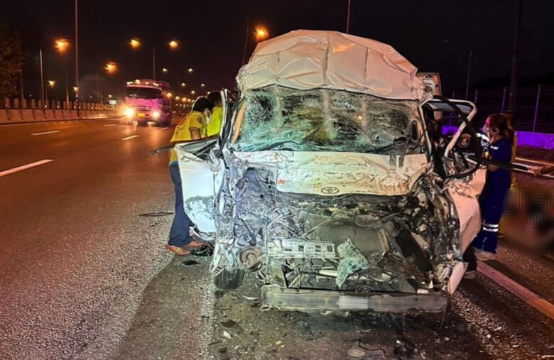 Terrible crash in Chon Buri kills 4, including pregnant worker