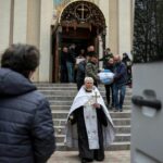 Mother buries husband and toddler after devastating Russian attack | Thaiger