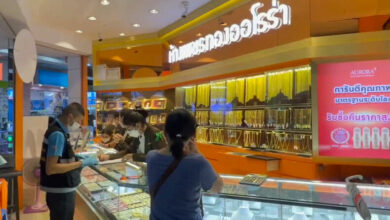 Daring heist as Thai man steals four necklaces from gold shop