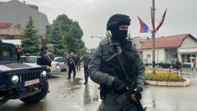 Nato condemns Kosovo attacks as peacekeepers clash with Serb protesters