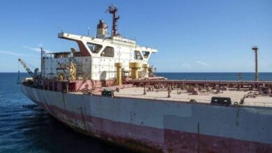 UN begins removing million barrels of oil from decaying Yemeni supertanker