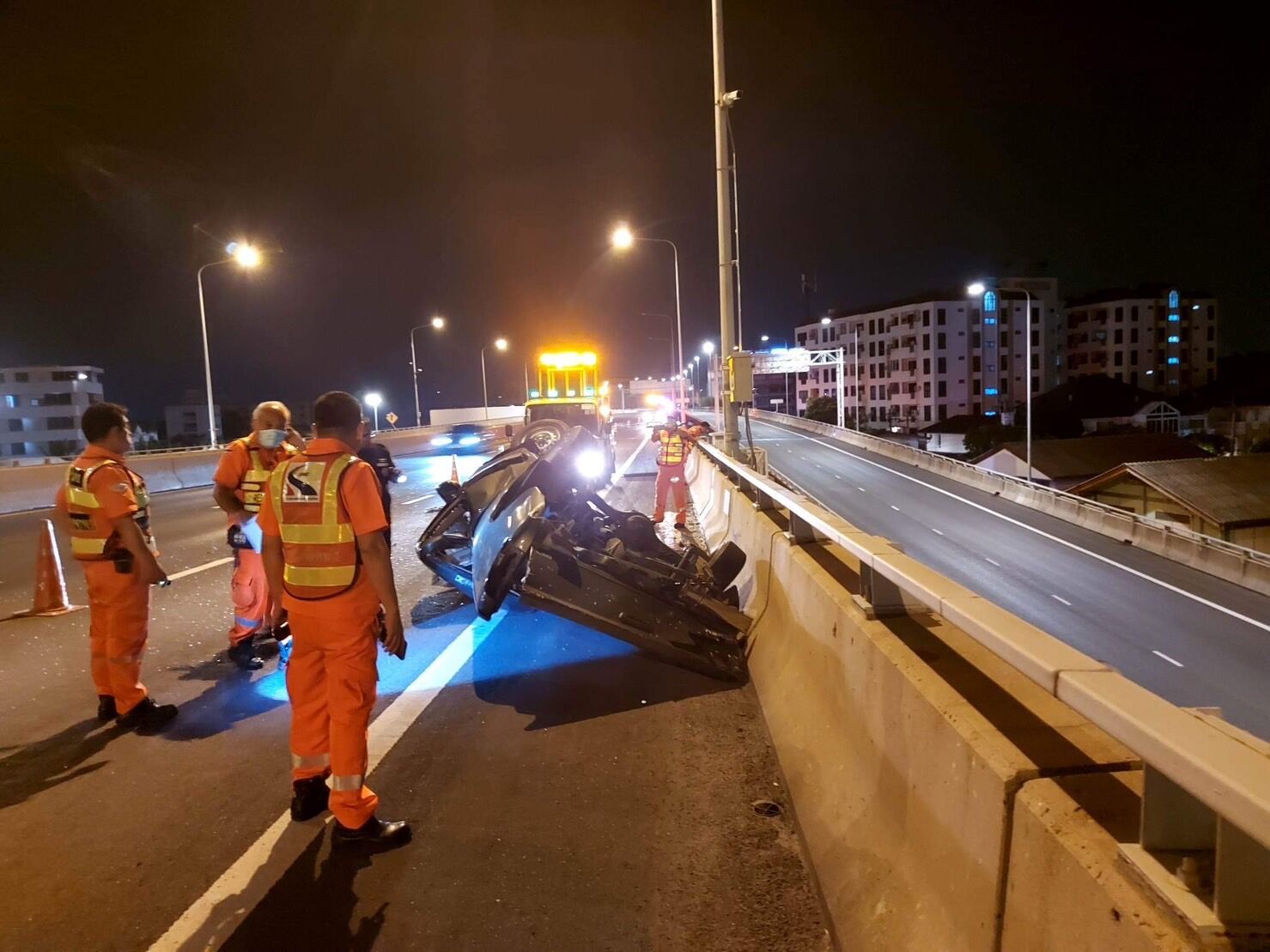 Speeding pickup truck flips on Si Rat expressway – driver dies in collision
