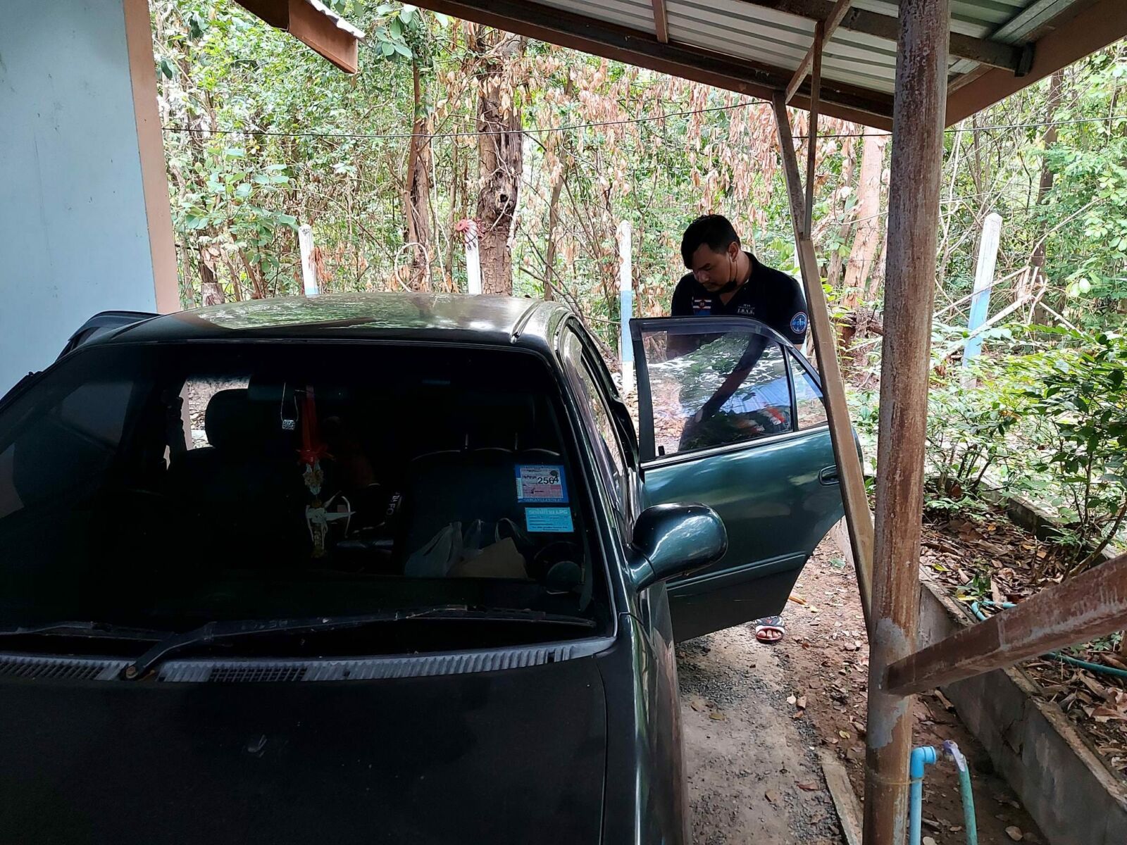 Mysterious death: Woman discovered lifeless in sedan at Isaan resort