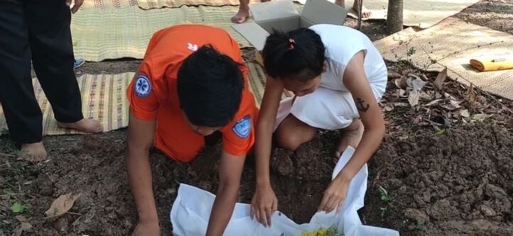 Thai rescue volunteer mourns his 4-day old son’s burial