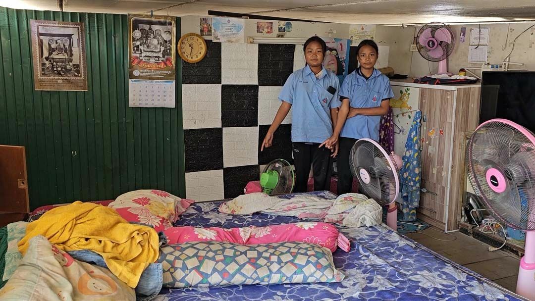 Homeless family of 3 living under bridge in Thailand receives 800,000 baht assistance