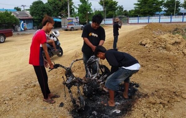 Frustrated Thai delivery rider sets fire to motorbike due to tyre problems