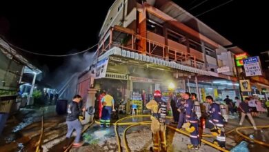Firefighters rescue elderly woman from burning building in Pattaya