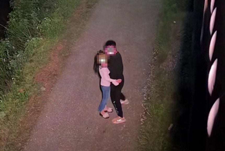 Husband Catches Wife Cheating As Street Light Reveals Adulterous