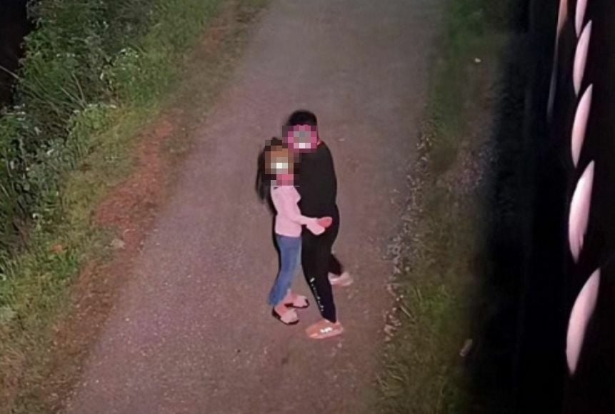 Husband Catches Wife Cheating As Street Light Reveals Adulterous Embrace Thaiger 1100