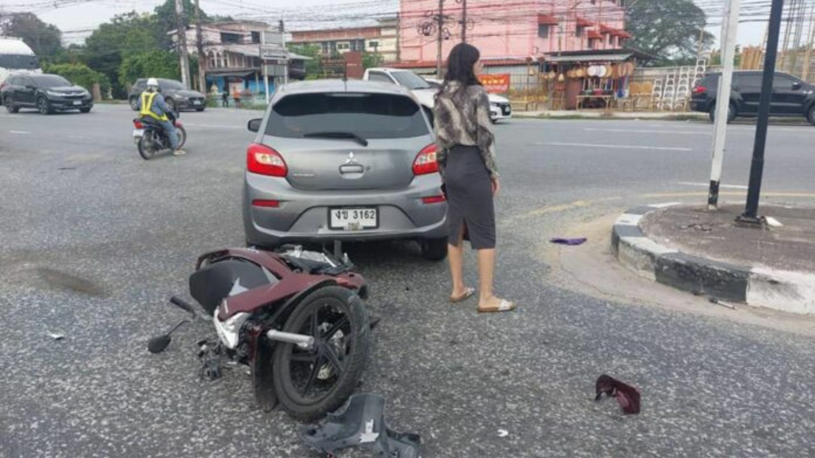 Thai motorcyclist dies in high-speed Chon Buri sign post collision