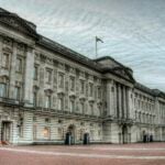 Man with knife arrested near Buckingham Palace: Suspected shotgun cartridges thrown into palace grounds | Thaiger
