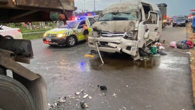 Minivan collides with trailer truck in Pabon: 11 passengers injured