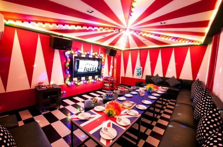 Explore The Best Bars For Karaoke In Bangkok | Thaiger