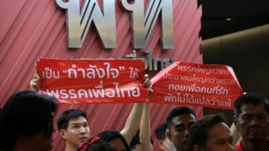 Pheu Thai supporters urge split from MFP amid House speaker rift