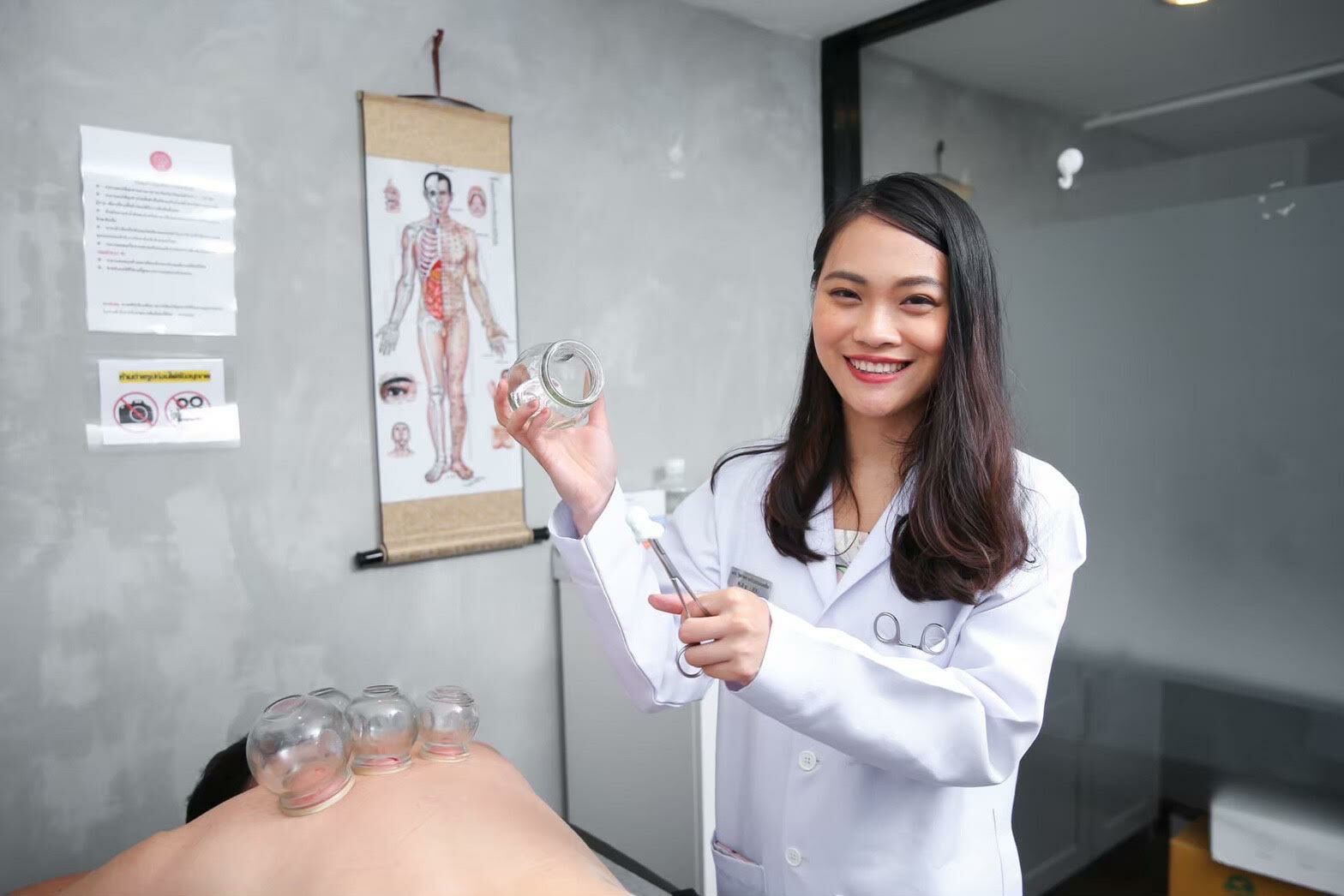 Western tourists embrace traditional Chinese medicine in Thailand