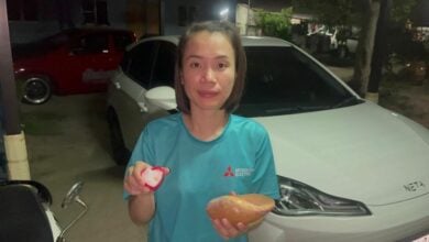 Chon Buri woman discovers priceless pearl in local market oyster